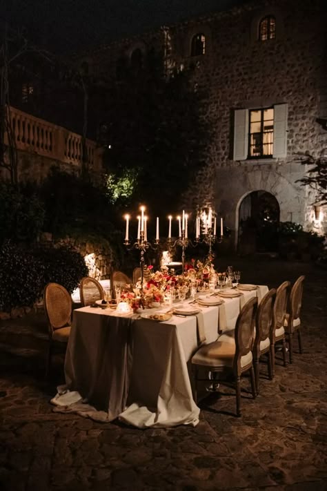 Micro Dinner Party, Spanish Winter Wedding, Spanish Estate Wedding, Spanish Finca Wedding, Devils Thumb Wedding, Italian Anniversary Party Ideas, Spanish Colonial Wedding, Spanish Table Setting, Argentinian Wedding