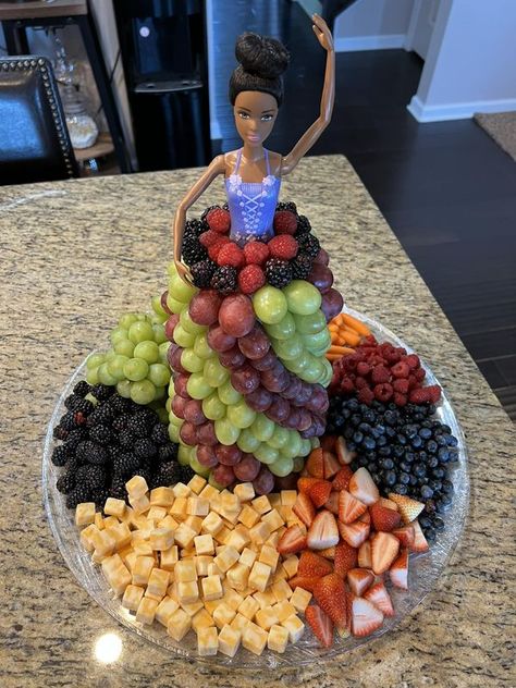 Recipes For Every Day | # New here, thanks for the add | Facebook Barbie Fruit Platter, Barbie Fruit Tray, Barbie Charcuterie Board, Charcuterie Food, Oscars Party Ideas, Fruit Ideas, Food Artists, Barbie Birthday Party, Sleepover Food