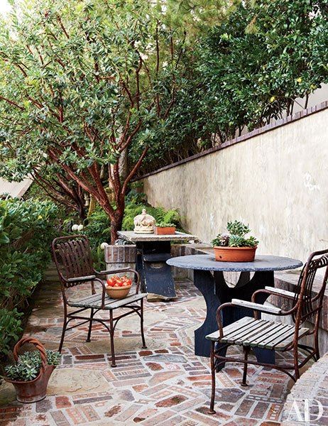 Give yourself a good reason to get out of bed with these brilliant breakfast nook ideas Daybed Outdoor, Brick Patio, Outdoor Space Design, Future Garden, Outdoor Living Rooms, Breakfast Nook, Outdoor Rooms, Architectural Digest, Outdoor Design