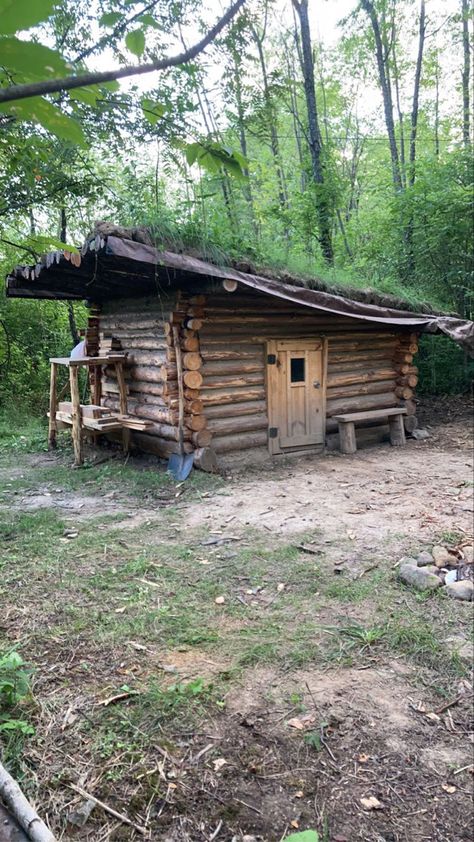 Tiny house, micro house, log cabin, trapper cabin, Tupa, Sod, Sod roof, trapper tilt Trapper Cabin, Trappers Cabin, Diy Log Cabin, Small Cabin Plans, Bushcraft Shelter, Forest Cottage, Small Log Cabin, Cabin Tiny House, Cute Little Houses