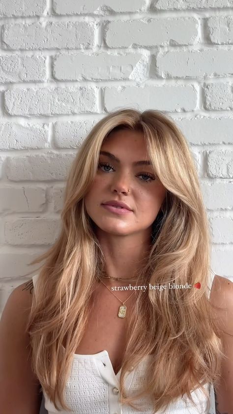 Devyn Pennell | Would you try out the strawberry beige blonde for summer?🍓☀️ Abigal’s blonde might be one of my favorites! We have the perfect mix of… | Instagram Poses On Chair, Blonde For Summer, Natural Strawberry Blonde Hair, Copper Blonde Hair, Warm Blonde Hair, Blonde Hair Goals, Beige Blonde Hair, Summer Blonde Hair, Blonde Hair Transformations