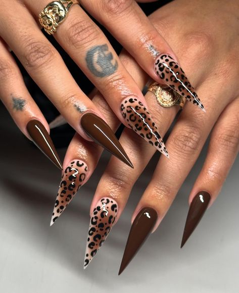 Nails Wet Look, Tiger Print Acrylic Nails, Nail Designs For Morena, Red And Black Leopard Print Nails, Leopard Gel Nails Cheetah Print, Olive Leopard Nails, Stilleto Cheetah Nails, Stiletto Cheetah Print Nails, Leather Nails Design