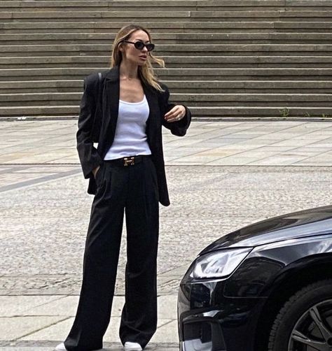 Black Slacks Outfit, Slacks Outfit, Black Blazer Outfit, Chic Outfits Classy, Suit White, Europe Outfits, Black Suit, Neutral Outfit, Fashion People