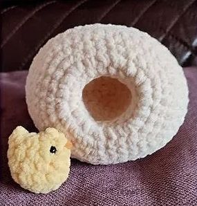 Chicken mama Crochet Chicken With Eggs Inside, Hen Crochet Pattern, Crochet Chicks Free Pattern, Crochet Chickens Free Patterns, Free Chicken Crochet Pattern, Free Crochet Chicken Patterns, Crochet Chicken Pattern Free, Crochet Chickens, Paw Print Art