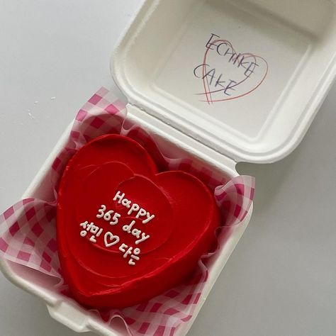 Cake For Boyfriend, Pinterest Cake, Korean Cake, Heart Shaped Cakes, Bento Cake, Sweetest Thing, Pretty Birthday Cakes, Just Cakes, Perfect Cake