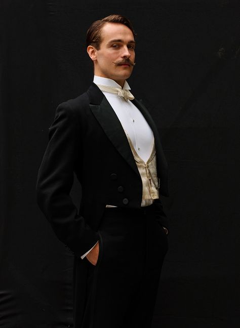 Tom as Potty Perowne Mens 50s Hairstyles, Parade's End, Victorian Men, Tom Mison, Victorian Man, Character Inspiration Male, Period Outfit, Tuxedo For Men, Cthulhu