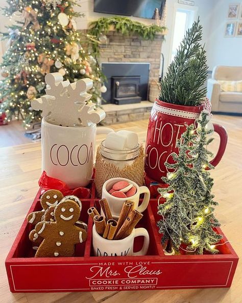 Hot Chocolate Tray Decor, Hot Chocolate Bar Home Decor, Christmas Hot Chocolate Bar Kitchen, Gingerbread Hot Cocoa Bar, Christmas Kitchen Counter Decor, Cinnamon Snowflake, Green Wreath Decor, Hot Cocoa Bar Ideas Christmas, Hot Chocolate Tray