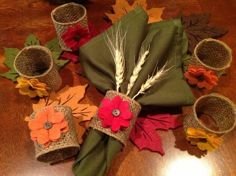 Burlap Napkin Rings Diy Napkin Rings, Napkins Holder, Burlap Napkins, Thanksgiving Napkin Rings, Fall Napkins, Napkin Rings Diy, Napkin Folds, Thanksgiving Napkins, Deco Champetre