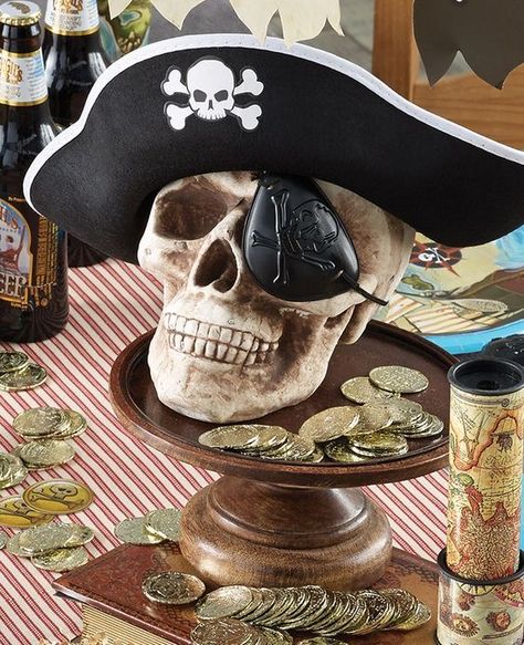 Pirate Bachelorette, Goonies Party, Pirate Party Food, Pirate Look, Pirate Halloween Decorations, Homemade Pirate Costumes, Pirate Halloween Party, Adventure Birthday Party, 4de Verjaardag