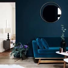 Scandinavian Home Design, Dark Interior Design, Blue Couch, Minimalist Living Room Decor, Dark Blue Walls, Cosy Interior, Interior Design Per La Casa, Living Room Red, Trendy Living Rooms