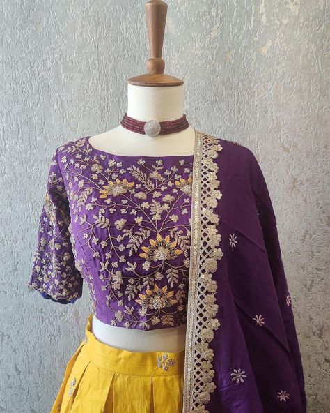 Pattu Langa Voni Half Saree, Indian Half Saree, Langa Voni Half Saree, Lehenga Purple, Party Lehenga, Purple Lehenga, Lehenga Indian, Langa Voni, Mehendi Outfit