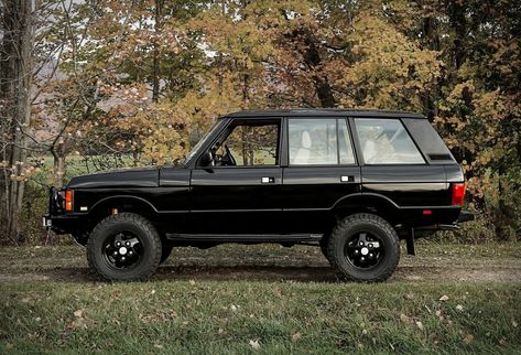 1995 Black Range Rover Classic SWB Black Range Rover, Range Rover Black, Vintage Chevy Trucks, Chevy Trucks Older, Studebaker Trucks, Black Range, Range Rovers, Sneakers Luxury, Antique Trucks