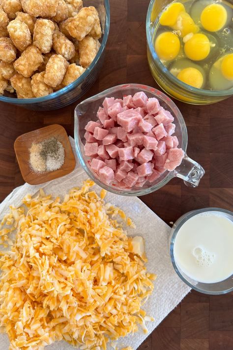 Tator Tot Ham And Egg Casserole, Breakfast Casserole With Tater Tots Ham, Tater Tot Ham Breakfast Casserole, Tater Tot Breakfast Casserole Ham, Tatertots Casserole Breakfast, Tatertot Breakfastcasserole, Tater Tot Egg Casserole, Breakfast Tater Tots, Egg Tater Tot Casserole