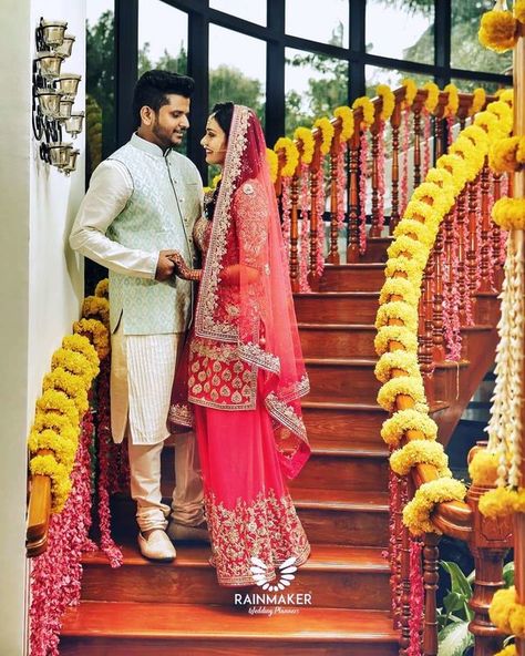 Flowers Stairs Decoration, Stairs Decoration Wedding Indian, Staircase Decor Ideas Indian, Indian Wedding Staircase Decor, Staircase Decoration Wedding, Flower Staircase Wedding, Stairs Flower Decoration, Stairs Decoration Wedding, Staircase Flowers Wedding