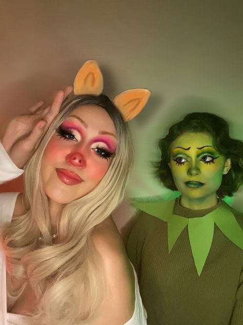 Mrs Piggy Makeup, Cute Pig Makeup Halloween, Miss Piggy Makeup Tutorial, Halloween Costumes With Fun Makeup, Diy Miss Piggy Costume, Kermit The Frog Costume For Women, Mrs Piggy Costume, Miss Piggy Cosplay, Ms Piggy And Kermit Costume