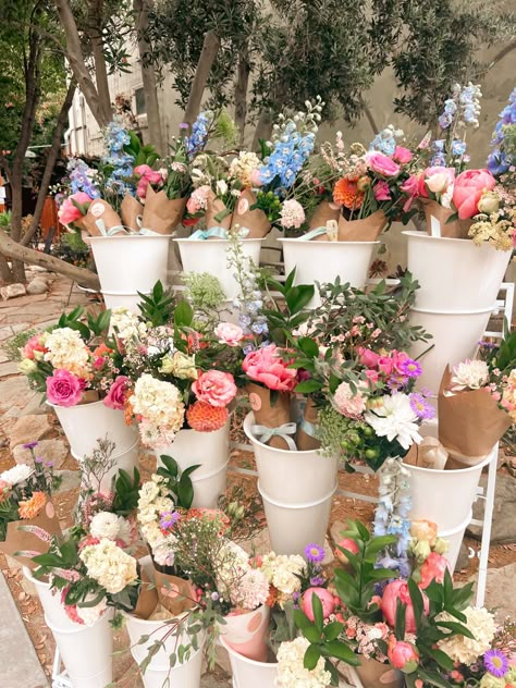 Flower Baby Shower Ideas, Wild Flower Baby Shower Ideas, Bouquet Station, Wild Flower Baby Shower, Bachelorette Vibes, Flower Station, Farmers Market Flowers, Flower Baby Shower