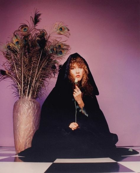 Stevie Nicks Photoshoot, Cat In The Dark, Yeah Yeah Yeahs, Jean Genie, Stevie Nicks Style, Gold Dust Woman, Stevie Nicks Fleetwood Mac, Arcade Fire, Camera Obscura