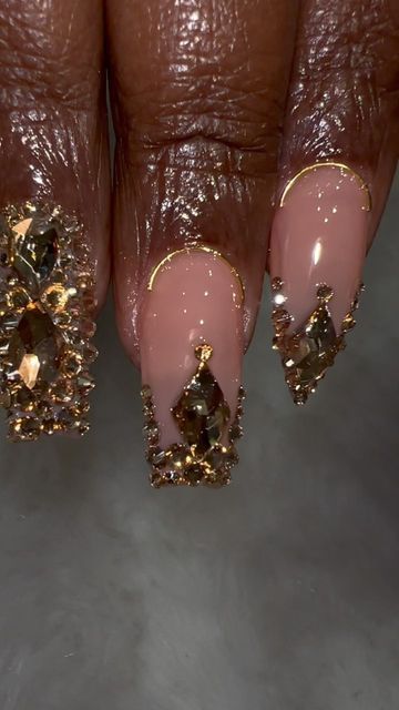 YAZZY NAILS 💅🏾 on Instagram: "😍😍 me encantan, if only they was longer 😩 #royaltreatment ⚜️⚜️⚜️⚜️⚜️⚜️⚜️⚜️⚜️⚜️⚜️⚜️⚜️ I DO NOT OWN THE RIGHTS TO THE MUSIC ⚜️⚜️⚜️⚜️⚜️⚜️⚜️⚜️⚜️⚜️⚜️⚜️⚜️ 📍CHARLOTTE NC #royalty #nailart #charlottenails #nailsofinstagram #nailinspo #fyp #cltnails #charlottenails #latenight #nailporn #704 #californialove #explore #wssh #blingnails #caligirl #explorepage #pressies #pressonnails #nailspo #beverlyhillsnails #lanails #lanailtech #oonailz #squarenails" Old Hollywood Nails, Royalty Nails, Gem Placement, Beauty And The Beast Nails, Ball Nails, Belle Nails, Roaring 20, La Nails, Hollywood Theme