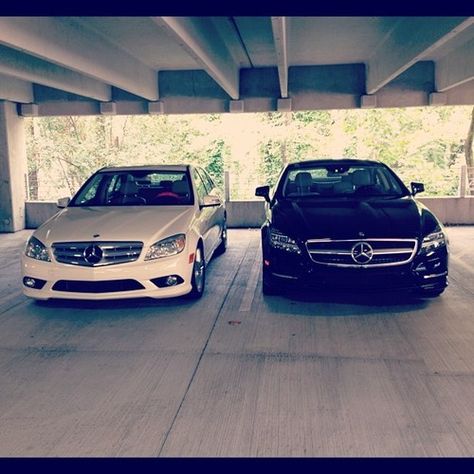 Hers & Hers #MercedesBenz Matching Cars His And Hers, His And Hers Cars, Matching Cars, Black Mercedes Benz, Mercedes Benz Cars, Benz Car, Va Va Voom, Expensive Cars