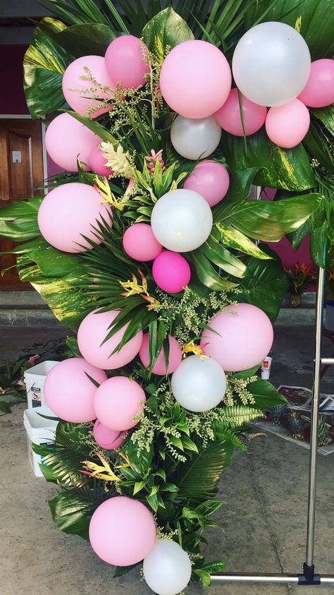 Creole Decor, Party Entrance Decoration, Floral Balloon Garland, Polynesian Decor, Hawaiian Flower Arrangements, Officer Party, Floral Balloon Arch, Hawaii Birthday Party, Rio Party