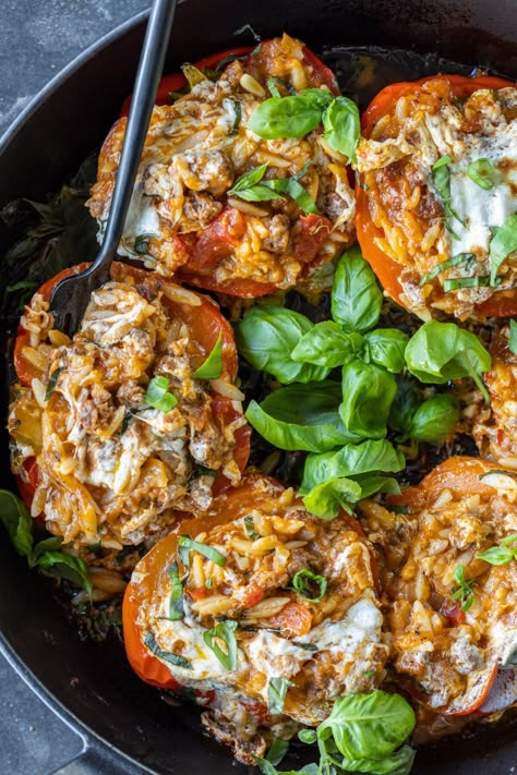 Italian Stuffed Peppers - Momsdish Roasted Stuffed Peppers, Stuffed Peppers Italian, Beef Stuffed Peppers, Stuffed Bell Pepper, Stuffed Peppers Recipe, Homemade Stuffed Peppers, Stuffed Peppers Beef, Italian Stuffed Peppers, Bell Pepper Recipes