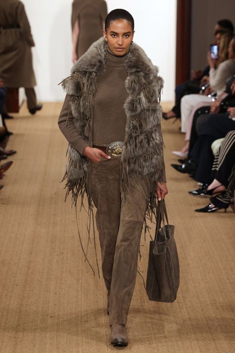 Ralph Lauren Fall 2024 Collection Fall Ralph Lauren Outfits, Winter 2025 Fashion, Winter 24/25 Fashion, Fall Winter Trends 2024/2025, Ralph Lauren Fall 2024, Trend 2025 Fashion, Autumn Winter 2024 Fashion Trends, Fall Winter Outfits 2024 2025 Trends, Ralph Lauren Winter Outfits