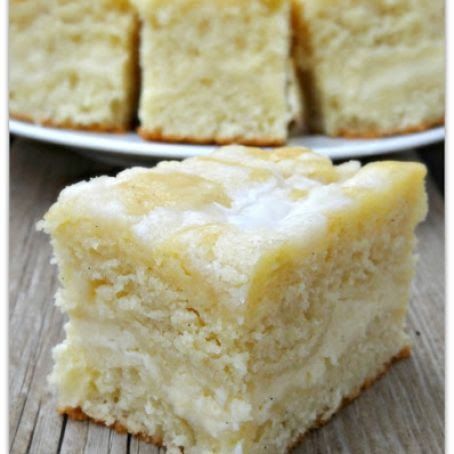 Cheese Coffee Cake, Cream Cheese Coffee Cake, Coffee Cake Recipes, A Piece Of Cake, Good Eat, Think Food, Piece Of Cake, Party Desserts, Yummy Sweets