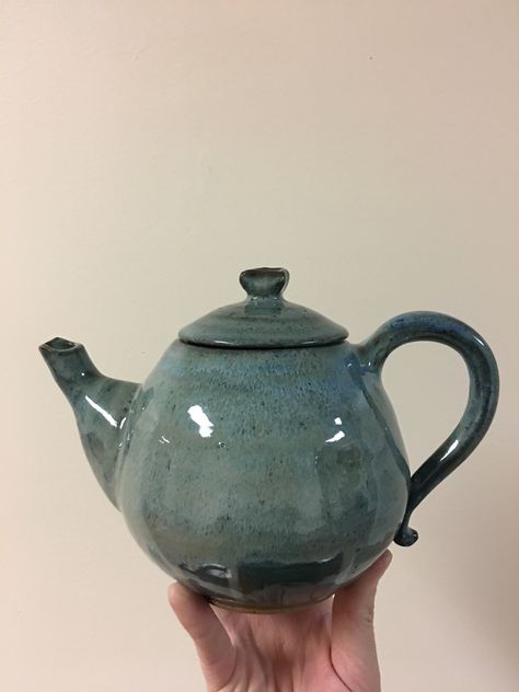 Coil Pottery Teapot, Pottery Ideas Teapot, Pottery Wheel Teapot, Pinch Pot Teapot, Pottery Teapots Wheel, Ceramics Teapot Ideas, Tea Pot Clay, Wheel Thrown Teapot, Throwing Pottery Ideas