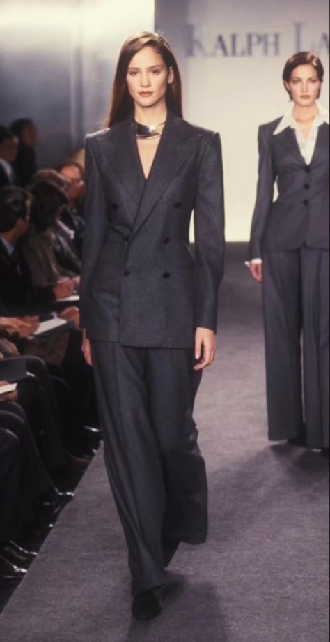 Ines Rivero, Ralph Lauren Runway, Siren Aesthetic, Classic Ralph Lauren, Ralph Lauren 90s, Woman In Suit, Ralph Lauren Suits, Ralph Lauren Fall, 90s Runway Fashion