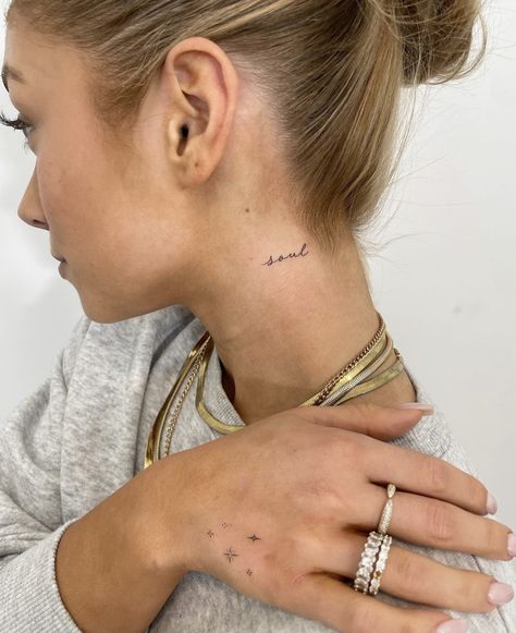 Hot Tattoo Designs, Behind The Neck Tattoos, Cool Tattoo Ideas, Side Neck Tattoo, Small Girly Tattoos, Neck Tattoos Women, Tattoo Aesthetic, Tattoo Minimalist, Tasteful Tattoos