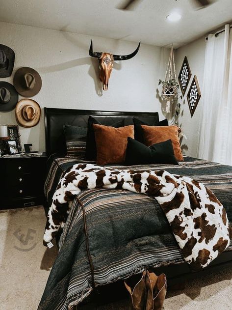 Cowgirl Aesthetic Room Ideas, Vaquero Room Ideas, Western Themed Apartment, Cute Cowgirl Room Ideas, Western Apartment Ideas, Country Bedroom Ideas For Teenagers, Western Girl Room, Cowgirl Room Ideas, Country Room Ideas