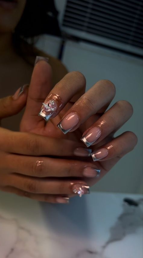 Cute Shirt Nail Ideas, Médium Nails, Sliver Nails Ideas, Short Bling Nails, Instagram Threads, Hard Nails, Drip Nails, Colored Acrylic Nails, Short Square Acrylic Nails