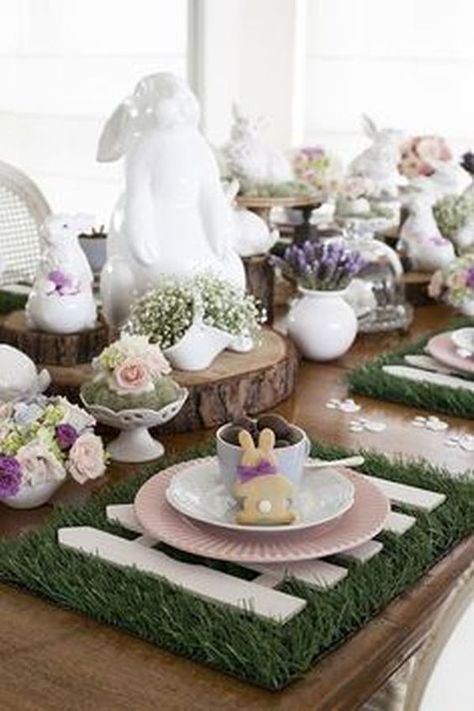 50+ Elegant Easter Tablescapes & centerpieces - Hike n Dip Easter Dinnerware, Oster Dekor, Easter Centerpieces Diy, Easter Table Setting, Easter 2023, Spring Table Decor, Easter 2021, Tafel Decor, Easter Table Settings