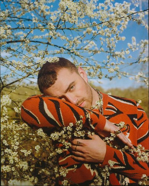 Sam Smith on Instagram: “🌸🌼🌸🌼🌸🌼 @britishgq @louiebanksshoots” Frederick Smith, Musica Disco, Rap God, Social Trends, Sam Smith, Samara, Mens Fashion Trends, Will Smith, Famous People