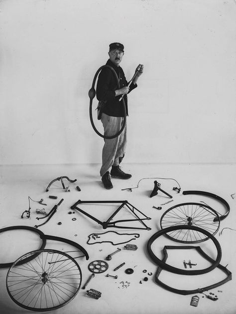 “Le vélo de Tati" Jacques Tati (1907 – 1982) portrait of the director and his bicycle taken in 1949 by french photographer Robert Doisneau (1912-1994). Jacques Tati, Things Organized Neatly, Velo Vintage, Robert Doisneau, Henri Cartier Bresson, I Want To Ride My Bicycle, Bicycle Art, Gelatin Silver Print, Silver Print