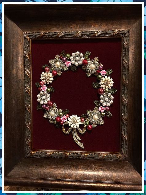 Christmas Jewelry Diy - Get all your supplies met with just one simple click to visit. Take Action TODAY! Beth Turchi, Christmas Jewelry Diy, Beaded Christmas Decorations, Old Jewelry Crafts, Costume Jewelry Crafts, Jeweled Christmas Trees, Vintage Jewelry Ideas, Jewelry Frames, Vintage Jewelry Repurposed