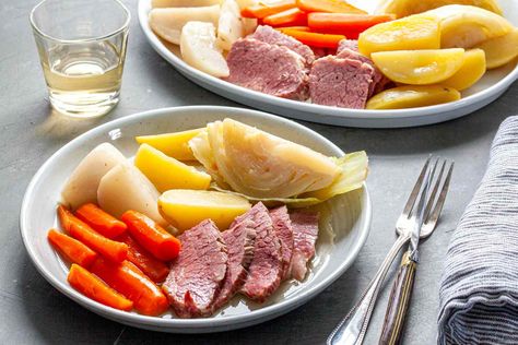 A New England boiled dinner with corned or fresh beef brisket, cabbage, carrots, and potatoes is a cozy one-pot meal that can also be made in the slow cooker. Boiled Dinner Recipe, Jiggs Dinner, New England Boiled Dinner, England Recipes, Spaghetti With Ground Beef, Boiled Dinner, Corned Beef Brisket, Flavorful Vegetables, Corn Beef And Cabbage