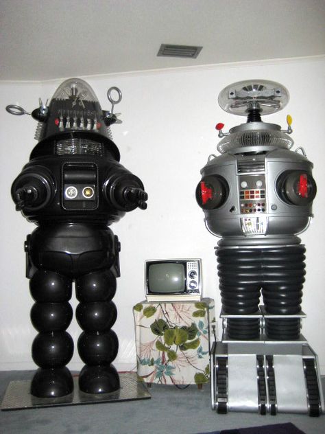 Robbie the Robot and the B9 Robot from Lost in Space. I wish I could have both of them in our house B9 Robot, Robby The Robot, Futuristic Robot, Vintage Robots, Forbidden Planet, Retro Robot, Classic Sci Fi, Sci Fi Tv, Cool Robots