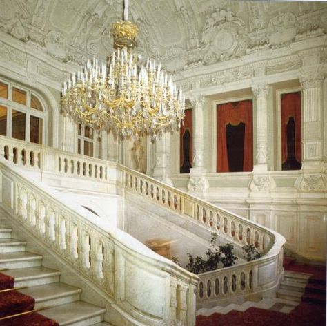 Yusupov Palace, Beautiful Staircases, Russian Palaces, Romanov Palace, Main Staircase, Medieval Aesthetics, Chateaux Interiors, Grand Prince, Russian Architecture