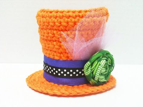 Mini top hat crochet pattern.  I LOVE this pattern, I have made several mini hats from this pattern.  so adorable! Top Hat Crochet, Top Hat Pattern, Crochet Top Hat, Mad Hatter Hat, Hat Patterns Free, Hat Crochet Pattern, Mini Top Hat, Top Hats, Mini Top