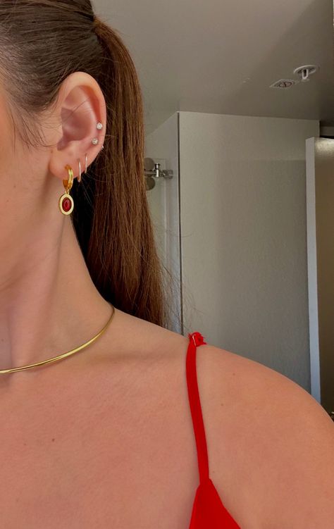 Red Dress And Gold Accessories, Red Prom Dress Jewelry Ideas, Earring Stack Inspo Gold, Red Earring Stack, Minimal Earring Stack, Red Ear Piercings, Red Dress Gold Jewelry, Red Dress Gold Accessories, Stack Piercing