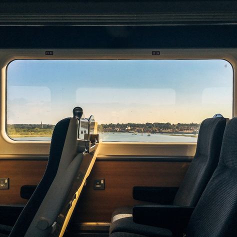 How to Use Amtrak BidUp to Upgrade Your Train Seat for Less | Condé Nast Traveler Inside A Train, Train Inside, Simplon Orient Express, California Zephyr, Business Class Seats, First Class Seats, Passenger Train, Train Route, Train Tickets