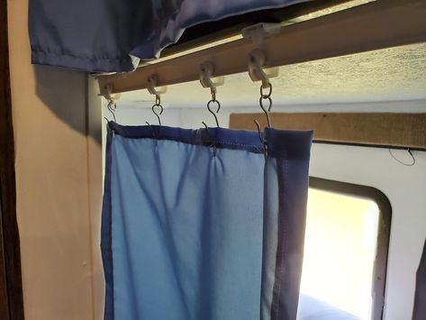 Rv Bunk Curtains Diy, Pop Up Camper Curtains Diy Sliding, Rv Privacy Curtain Ideas, Rv Curtains Diy, Camper Curtain Ideas, Camper Curtains Diy, Diy Camper Curtains, Ceiling Track Curtains, Track Curtains