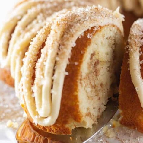 Easy Snickerdoodle Bundt Cake made with a Cake Mix - Practically Homemade Buster Bar Dessert, Snickerdoodle Bundt Cake, Bunt Cake Recipe, Cinnamon Swirl Cake, Snickerdoodle Cake, Practically Homemade, Us Food, Bundt Cake Recipe, Cookie Flavors