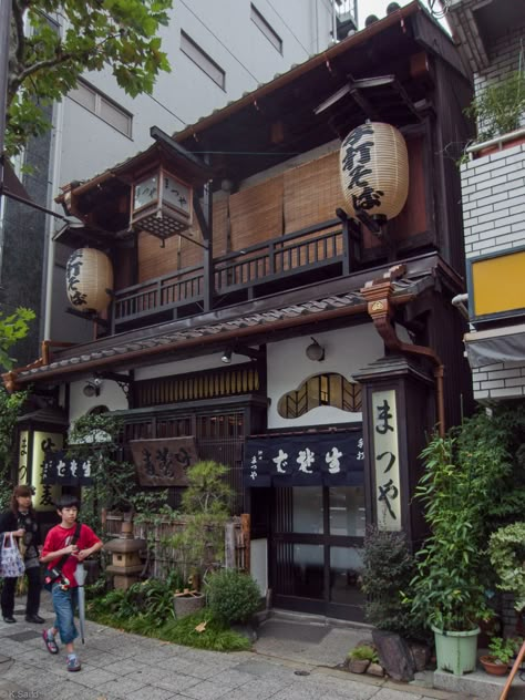 Japanese Restaurant Exterior, French Cafe Decor, Japanese Exterior, Japan Apartment, Japanese Buildings, Restaurant Exterior, Japanese Shop, Japanese Style House, Japan Architecture