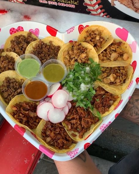 Taco Lifestyle on Instagram: “Okay, hold up Boo‼️This HEART SHAPED TACO TRAY @jasonstacos 🌮❤️ is something I need for VALENTINES DAY DINNER‼️ It comes with you choice of…” Taco Tray, Tacos Mexicanos, Taco Dinner, Mexican Snacks, Mexico Food, Dinner Restaurants, Valentines Day Dinner, Valentines Day Food, Hispanic Food