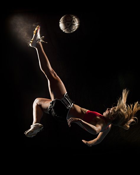 soccer sports portrait. I am practicing to get to do this. #tryinghard Soccer Senior Pictures, Soccer Photography, Sport Portraits, Senior Pictures Sports, Soccer Sports, Girls Soccer, Foto Baby, Soccer Girl, Sports Pictures