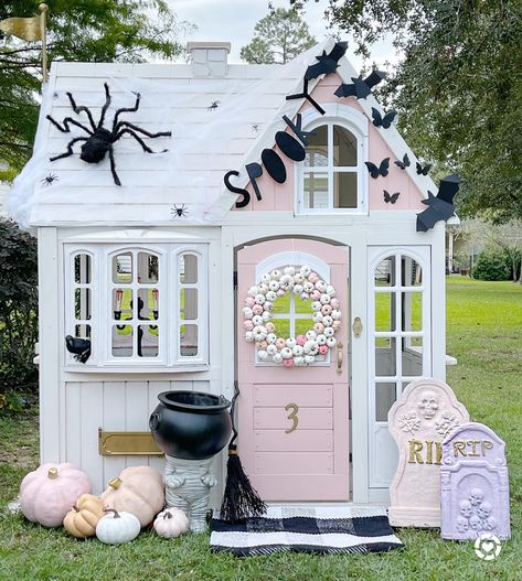 Play Cottage, Cottage Playhouse, Halloween Themed Birthday Party, Backyard Kids Play Area, Backyard Playhouse, Playhouse Outdoor, Christmas Play, Moms Crafts, Fall Outdoor Decor