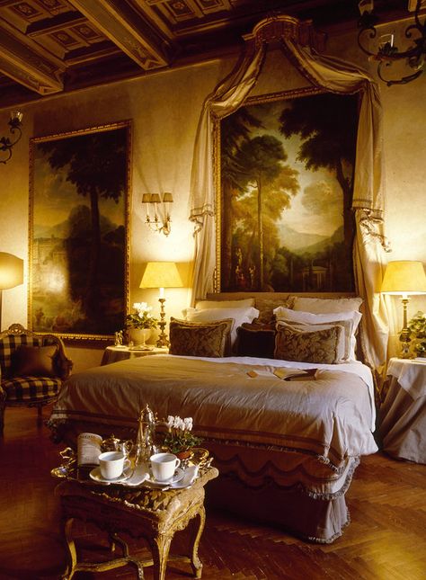 Celebrate the Roman Dolce Vita in these luxury hotels and suites Italian Decor, Most Luxurious Hotels, Dreamy Bedrooms, Blue Rooms, Beautiful Bedding, Beautiful Bedrooms, Dream Bedroom, Bedroom Apartment, Home Bedroom