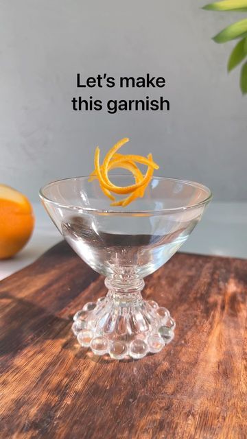 Moody Mixologist / Amy Traynor on Instagram: "Time to dress up those orange twists for the holidays 🍊 #garnish #cocktails #garnishgame #cocktailgarnish #withatwist #instadrinks #drinkstagram #bartender #homebar #garnishes" Orange Twist Garnish, Drink Garnishing, Cocktail Garnish, Orange Twist, Bars For Home, Twist, Orange, Drinks